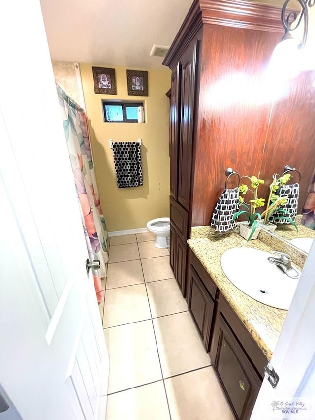 bathroom with tile patterned floors, toilet, vanity, a shower with curtain, and baseboards
