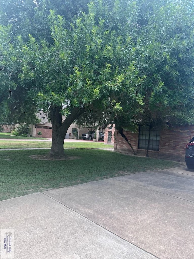 635 S San Marcelo Blvd, Brownsville, TX 78526 - view of front of property featuring a front lawn