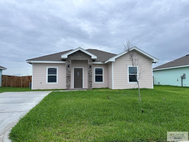 view of front of house with a front lawn