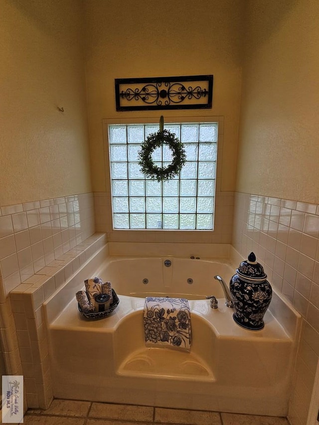 bathroom with a bathtub