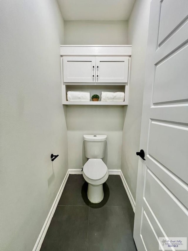 406 Valle Alto Dr, Los Fresnos, TX 78566 - bathroom featuring baseboards and toilet