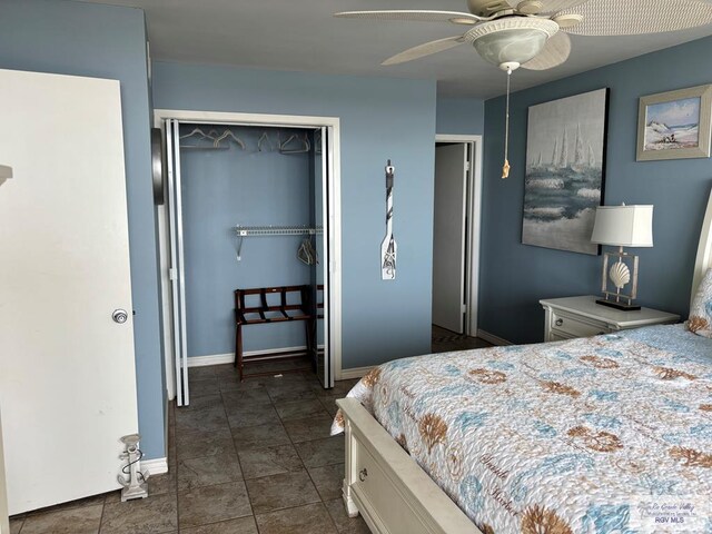 bedroom featuring baseboards, a ceiling fan, and a closet