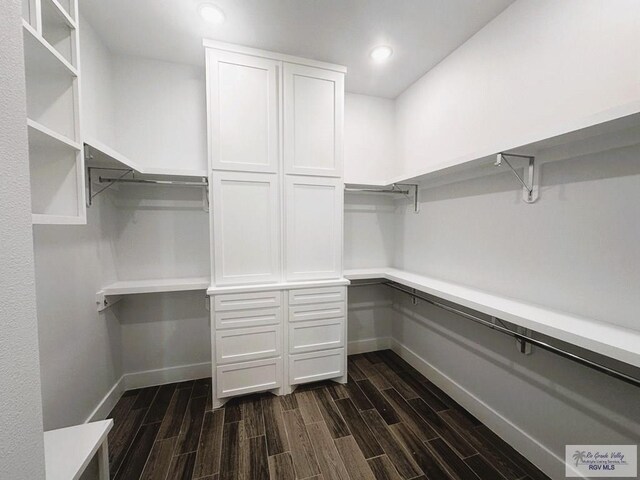 bathroom featuring tiled shower