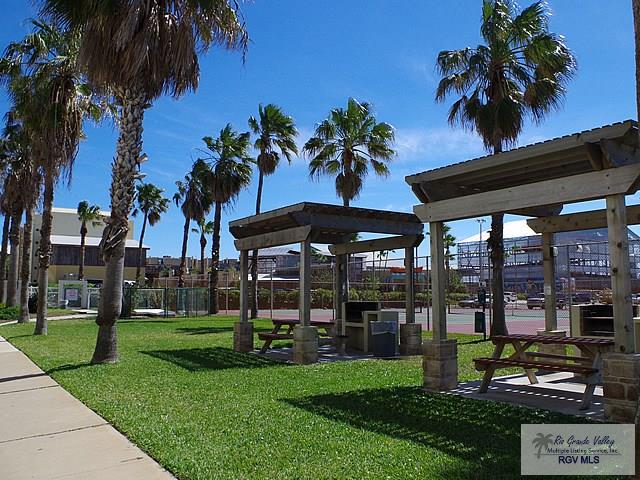 view of property's community featuring a yard