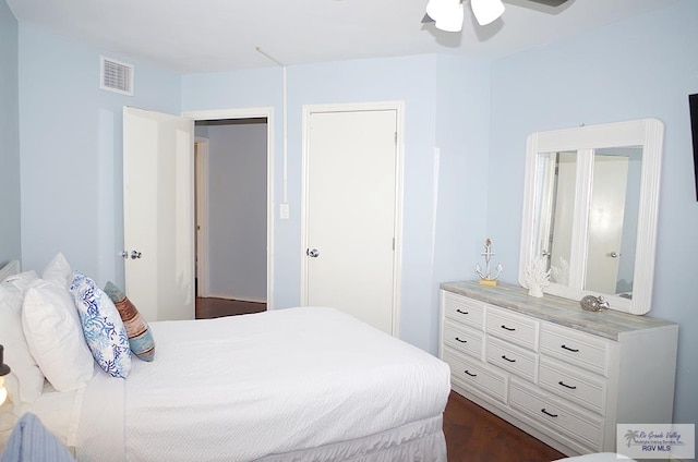 bedroom featuring ceiling fan