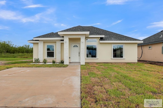 prairie-style home featuring a front lawn