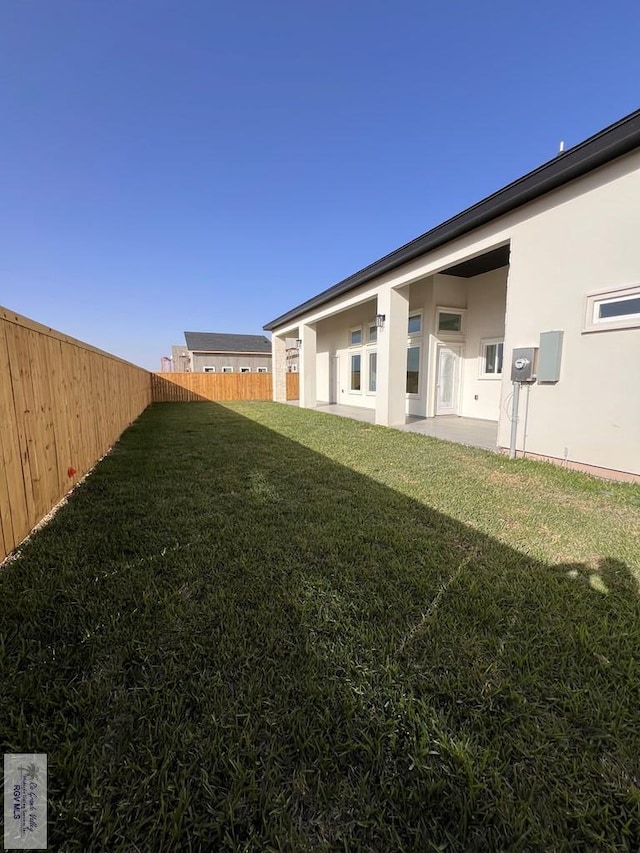 view of yard featuring a fenced backyard