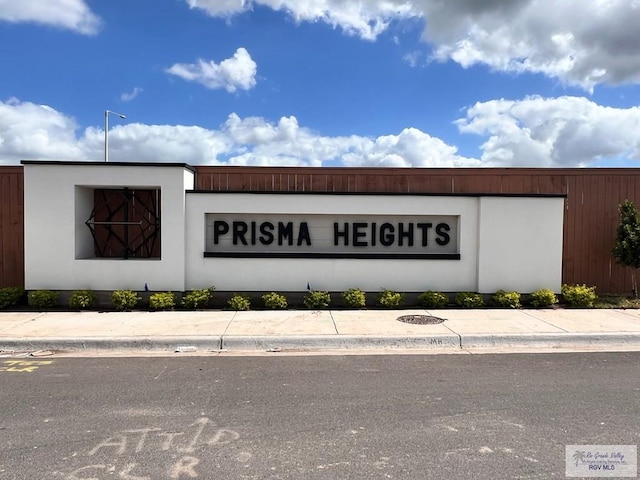 view of community / neighborhood sign