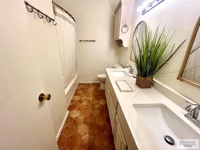77 Santa Isabel Blvd Unit K 6, Laguna Vista, TX 78578 - bathroom with double vanity, shower / tub combo with curtain, and tile patterned flooring