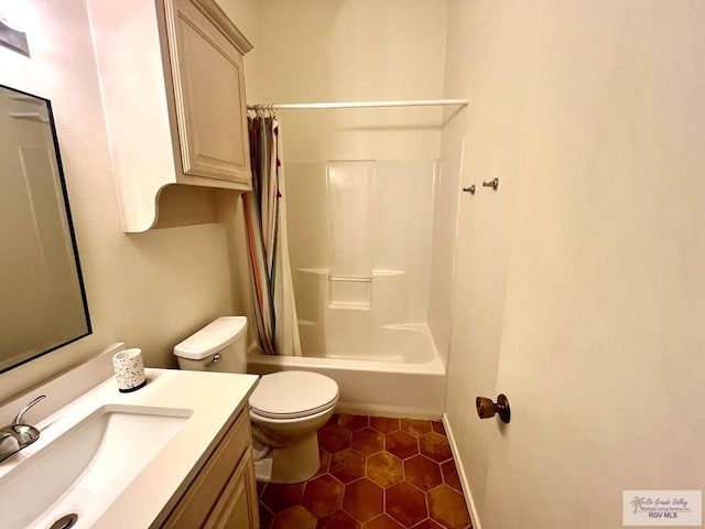 77 Santa Isabel Blvd Unit K 6, Laguna Vista, TX 78578 - bathroom featuring vanity, shower / tub combo with curtain, and tile patterned floors