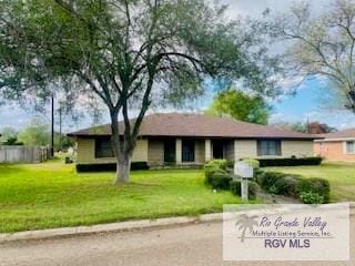 single story home with a front lawn