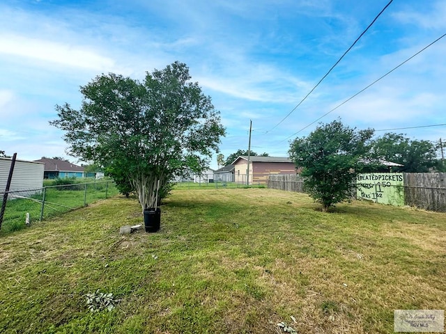 420 4th St, Elsa, TX 78543 - view of yard