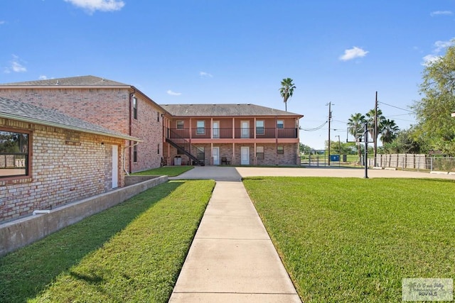 exterior space featuring a yard