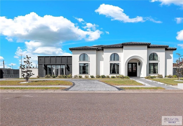 Listing photo 2 for 5607 N 6th Ln, Mcallen TX 78504