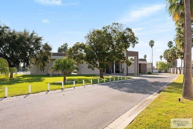 view of front of home featuring a front lawn