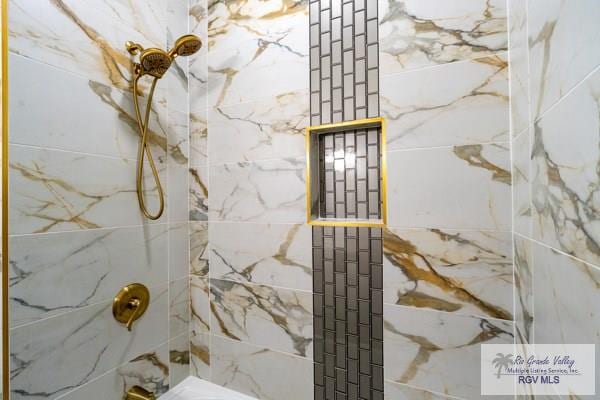 details with a tile shower