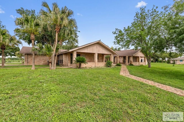 view of front facade featuring brick siding and a front lawn