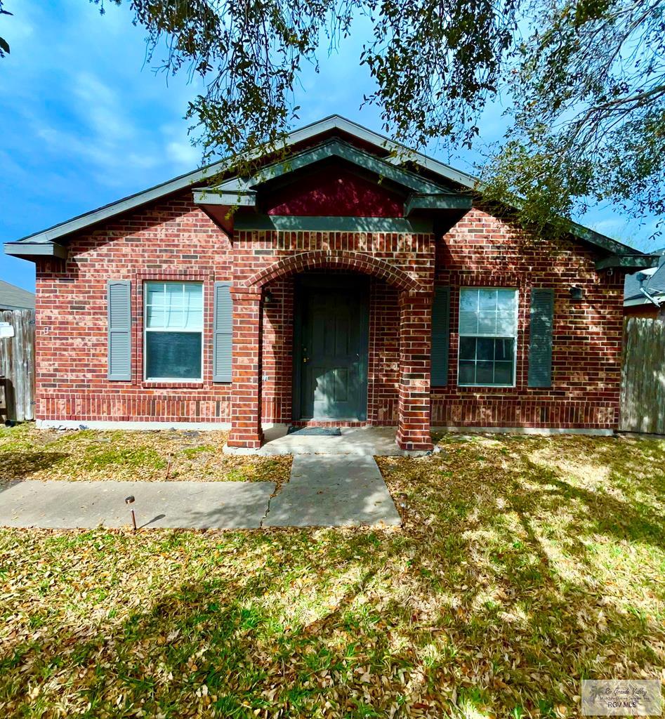 view of front facade featuring a front lawn and brick siding