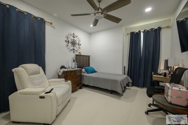 bedroom with ceiling fan