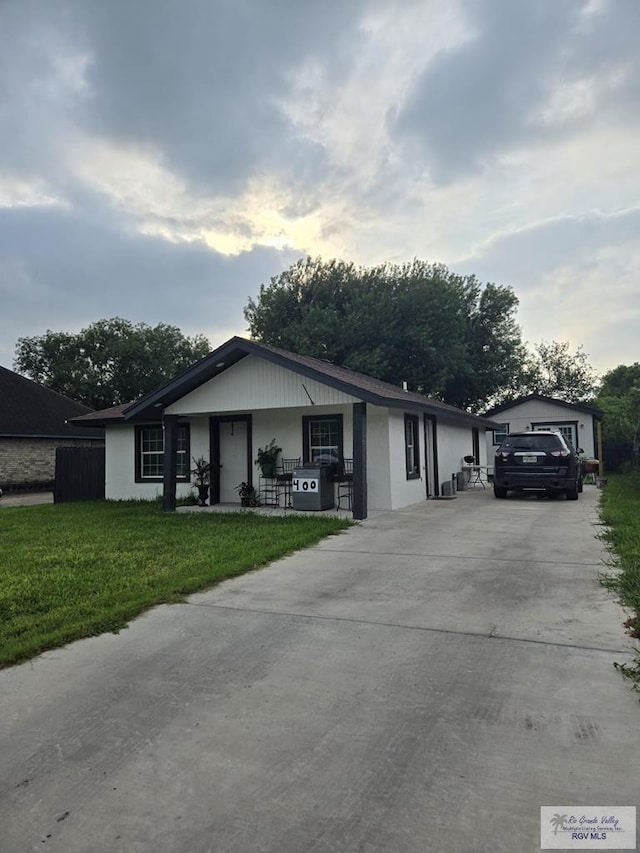 384 Colorado Dr, San Benito, TX 78586 - ranch-style home with concrete driveway and a front yard