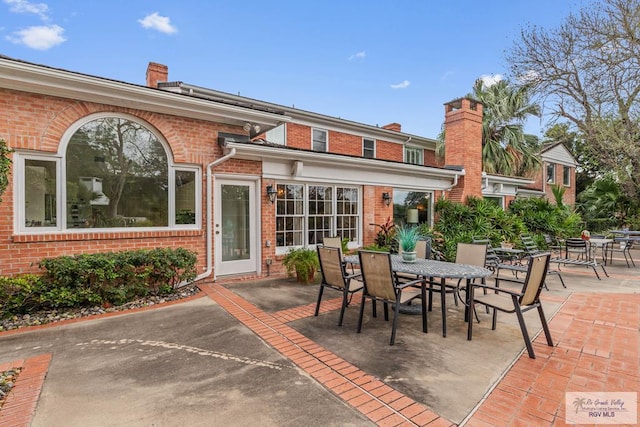 2301 Riverside Dr, Harlingen, TX 78550 - exterior space featuring outdoor dining area