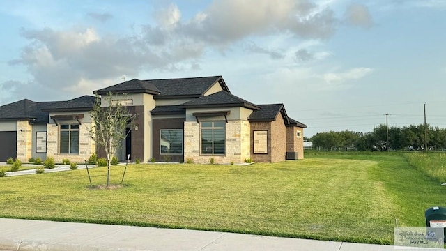 view of front of house featuring a front yard