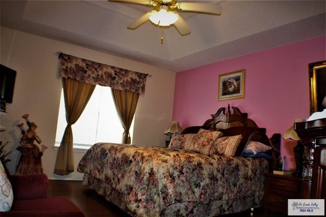 bedroom featuring ceiling fan