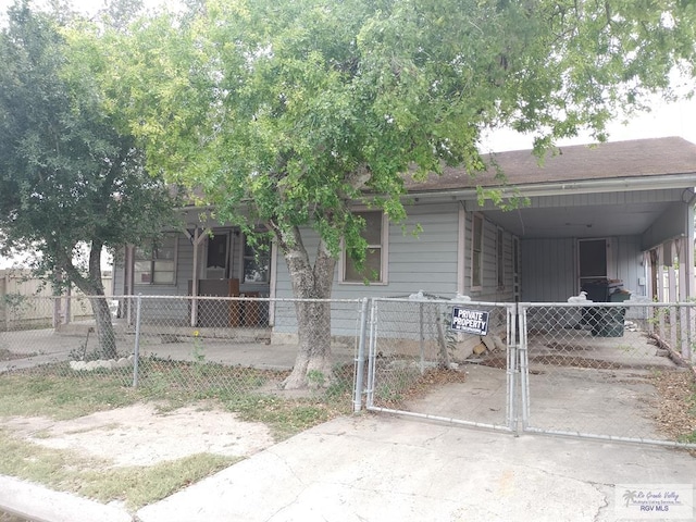 view of front of property featuring a carport