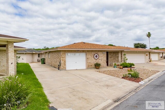 single story home featuring a garage