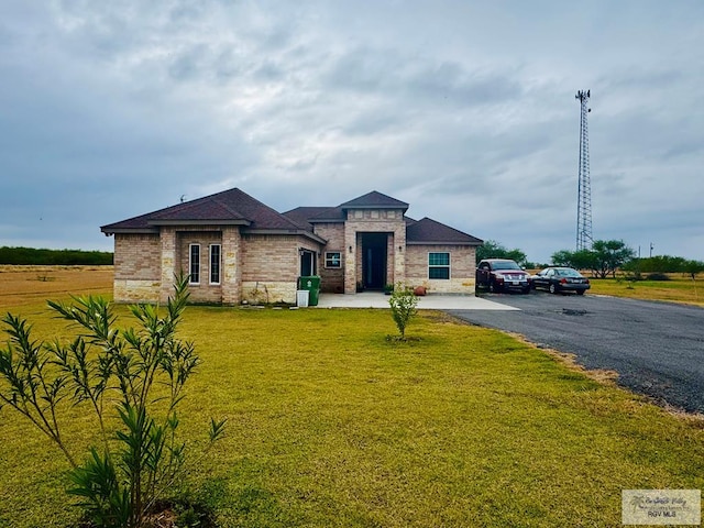 view of front of home with a front lawn