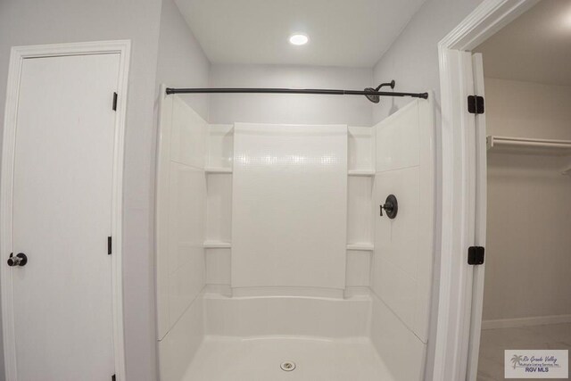 7549 Laurel Ave, Brownsville, TX 78526 - bathroom with a shower and recessed lighting