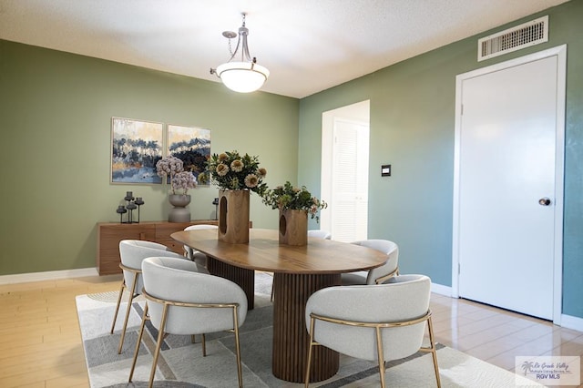 dining room with visible vents and baseboards