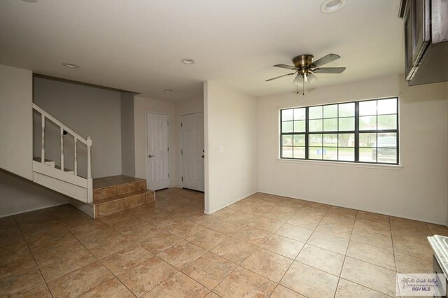 empty room with ceiling fan