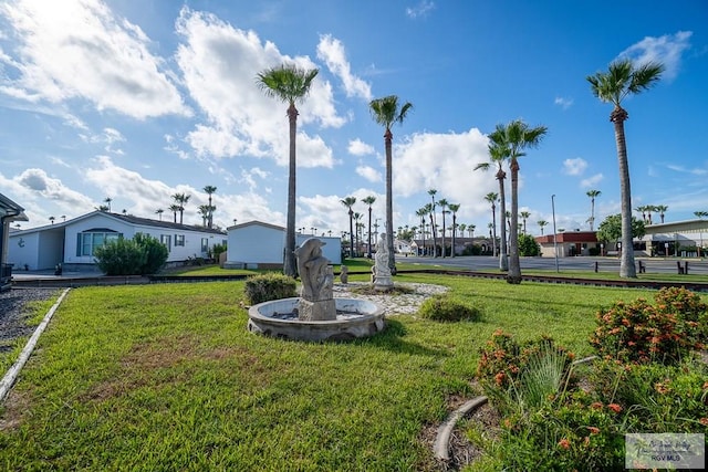 9 Sunshine Pl, Brownsville, TX 78526 - view of grassy yard