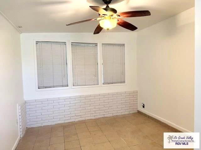 empty room featuring ceiling fan