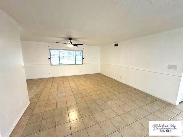 empty room with ceiling fan