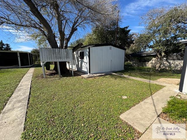 view of yard with a storage shed