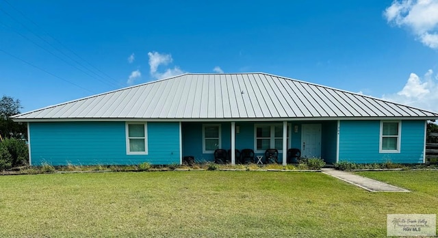 view of front of house featuring a front yard