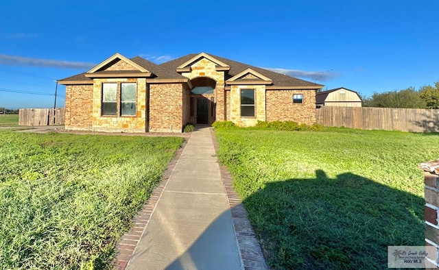 single story home featuring a front lawn