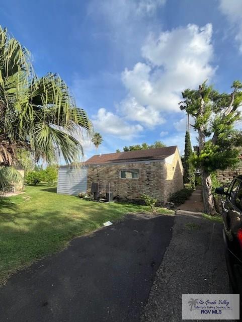 view of front of property with a front lawn