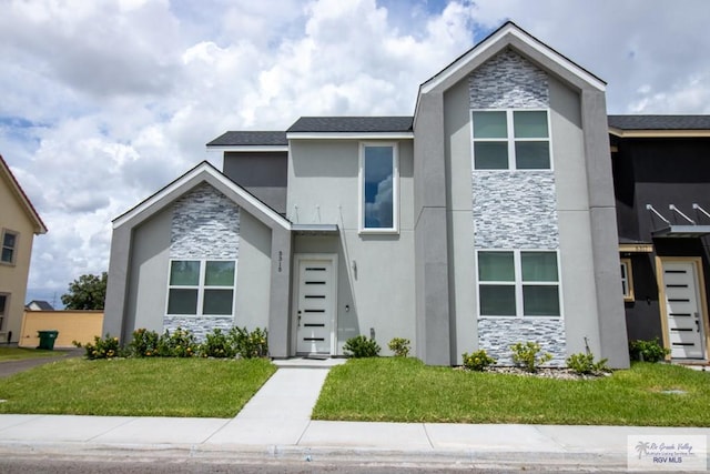 view of front facade with a front yard