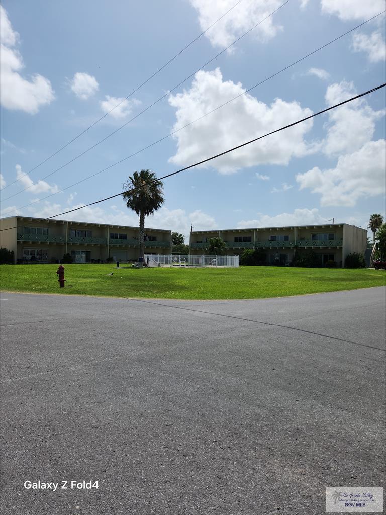 801 Beach Blvd, Laguna Vista, TX 78578 - view of asphalt street