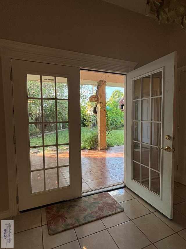901 Plantation St, Brownsville, TX 78526 - entryway with light tile patterned flooring