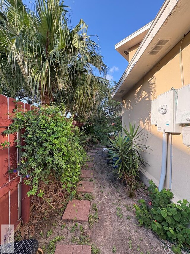 901 Plantation St, Brownsville, TX 78526 - view of yard