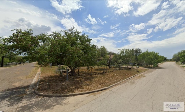 Listing photo 3 for 1250 Fresno St, San Benito TX 78586