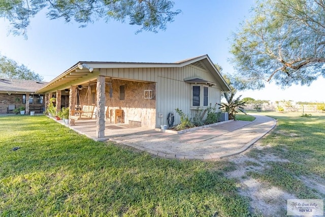 exterior space featuring a front yard