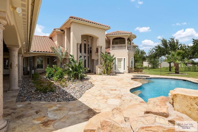 16408 Garrett Rd, Harlingen, TX 78552 - swimming pool with an in-ground hot tub and a patio