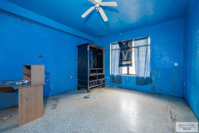 empty room featuring ceiling fan