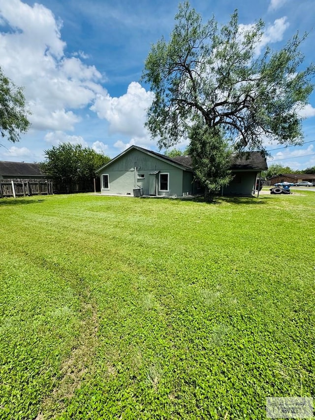 1201 Ben Lora Ln, San Benito, TX 78586 - view of grassy yard