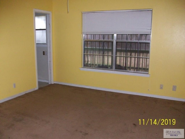 unfurnished room featuring carpet floors